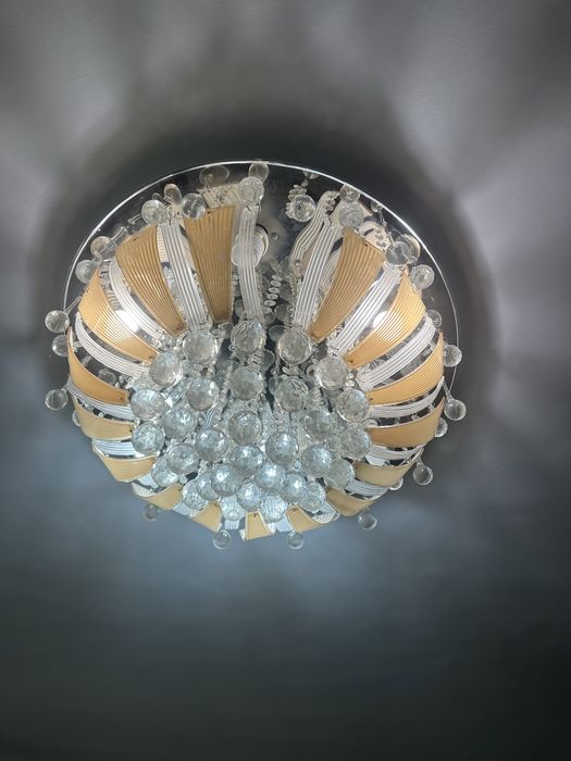 Люстра с 8 лампочками