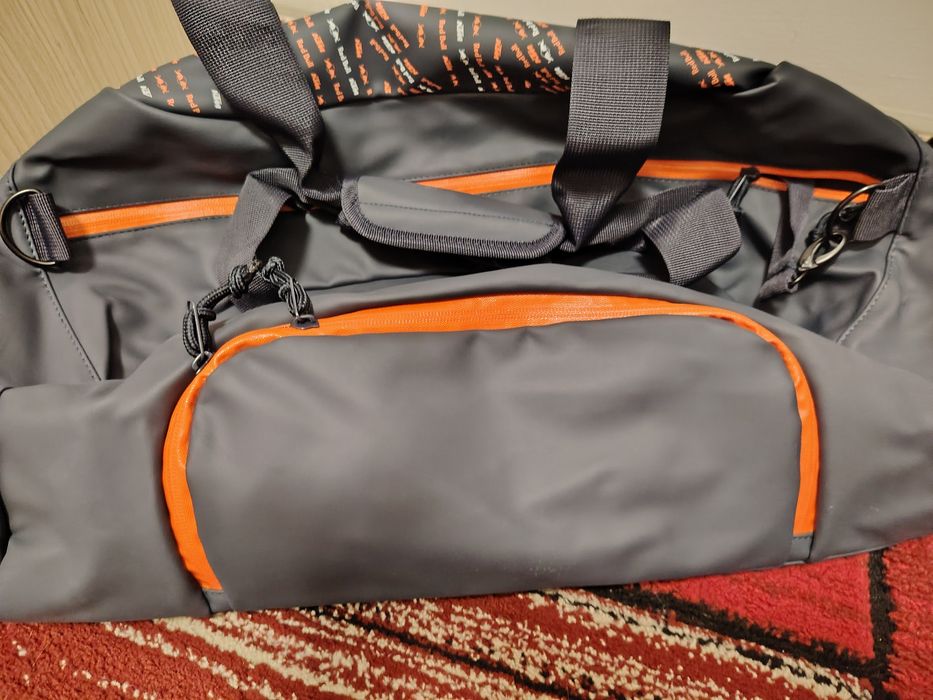 Geanta sport Red Bull noua. Dimensiuni.. L50 lățime 30.si adâncime 25