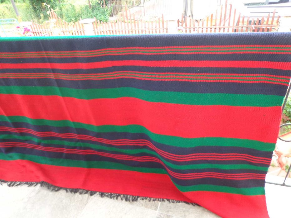 Вълнен възрожденски ръчно тъкан килим