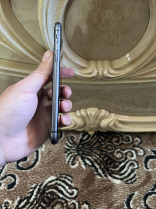 Продам телефон Айфон 11