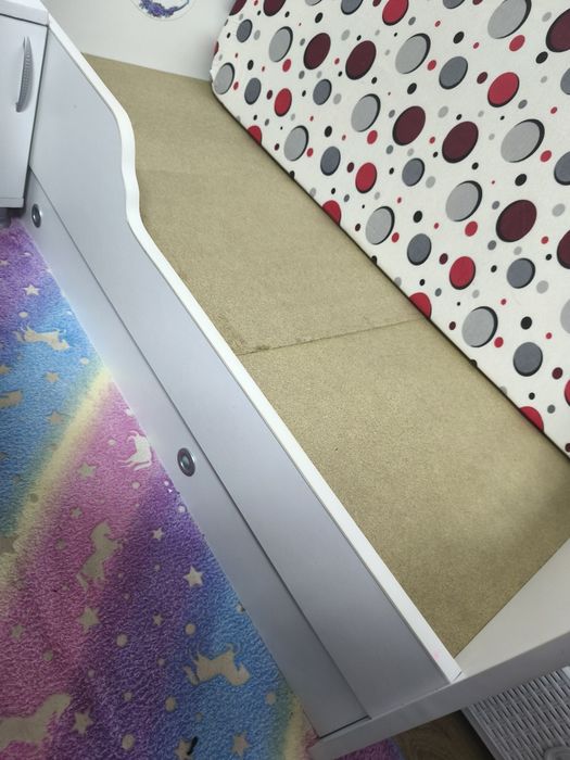 Vând paturi cu noptiere pentru copii 70x140 cm, cu saltele