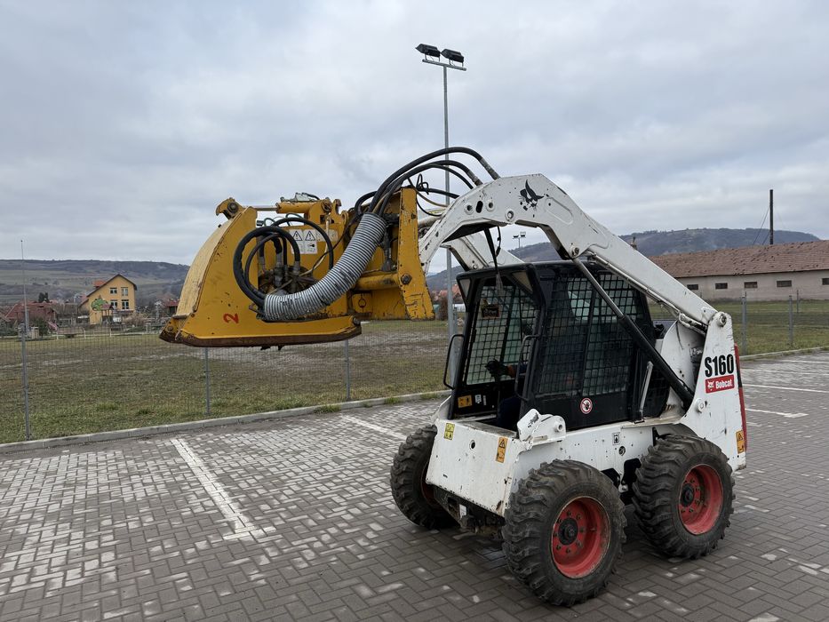 De inchiriat freza de asfalt instalat pe incarcator Bobcat