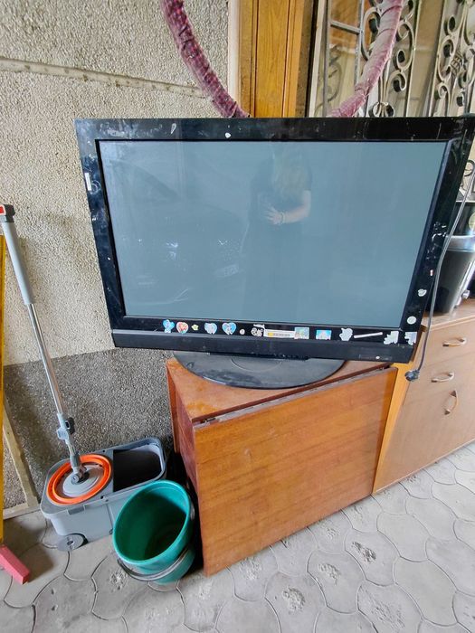 Отдам даром телевизор LG .