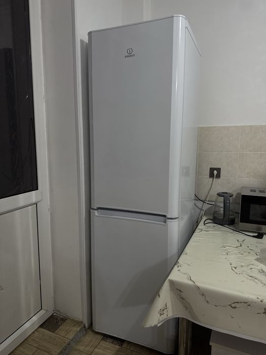 Холодильник Indesit