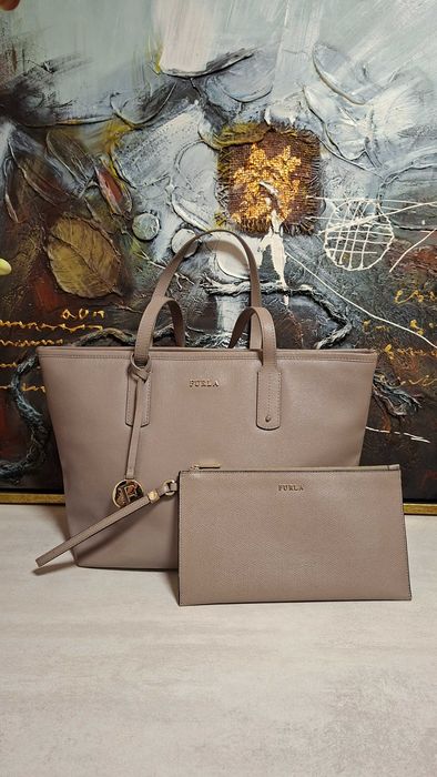 Голяма Сива Furla