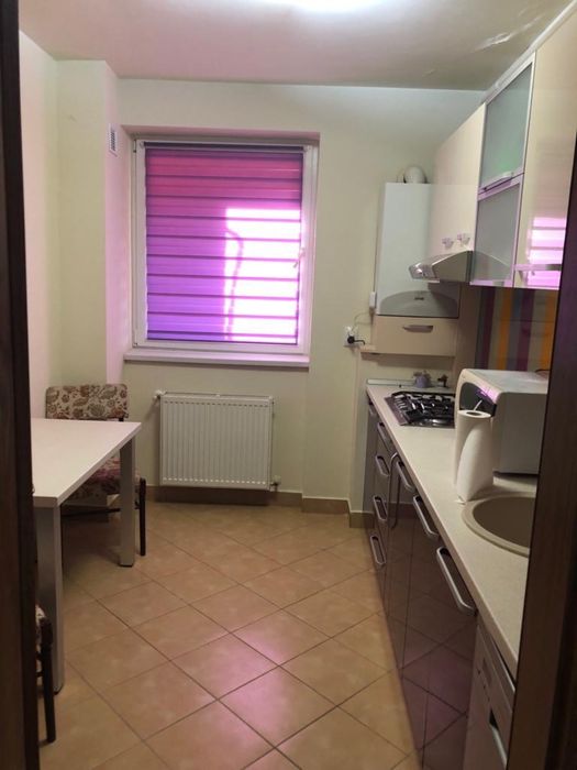Inchiriez apartament 2 camere decomandat