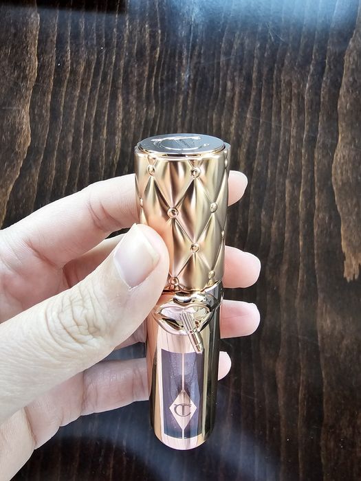 Charlotte Tilbury Big Lip Plumpgasm – Strawberry Chocolate гланц за обемни устни
