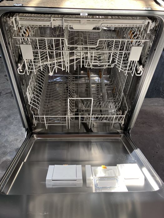 Съдомиялна Miele