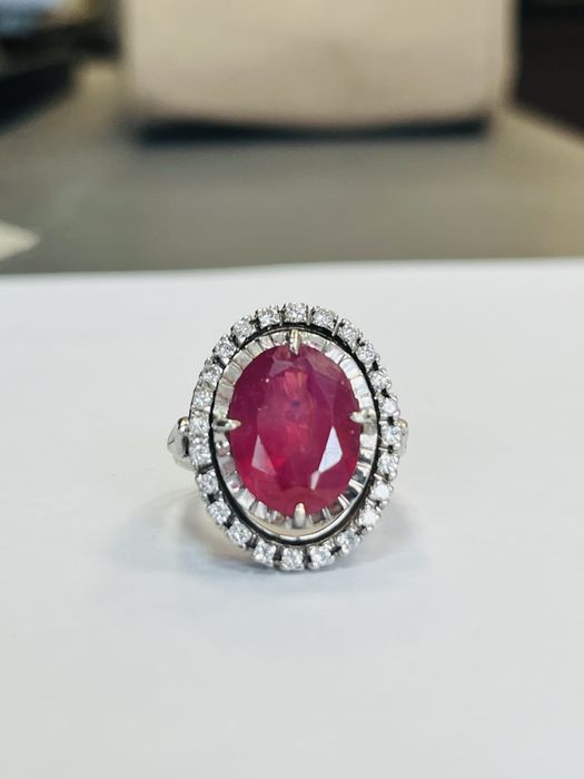 Златен пръстен бяло злато ,рубин и диаманти