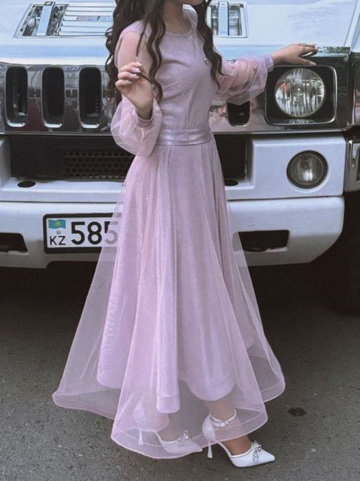 Продаю вечернее нарядное и очень красивое платье