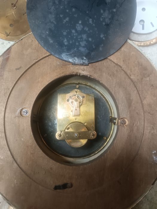 Superb ceas email și bronz