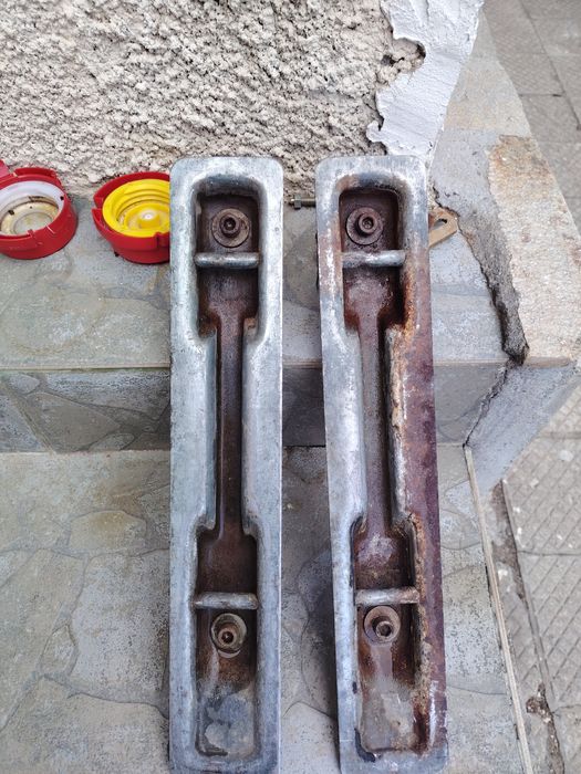 Стойки за седалки