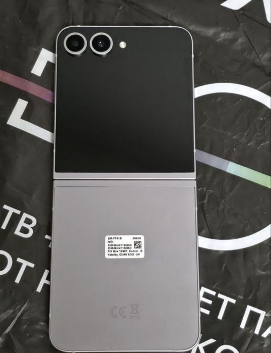 КАТО НОВ 256GB Samsung Z Flip 6 Гаранция Vivacom 2026г. Silver | Сив