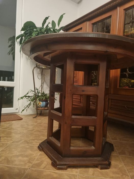 Масивна трапезна маса