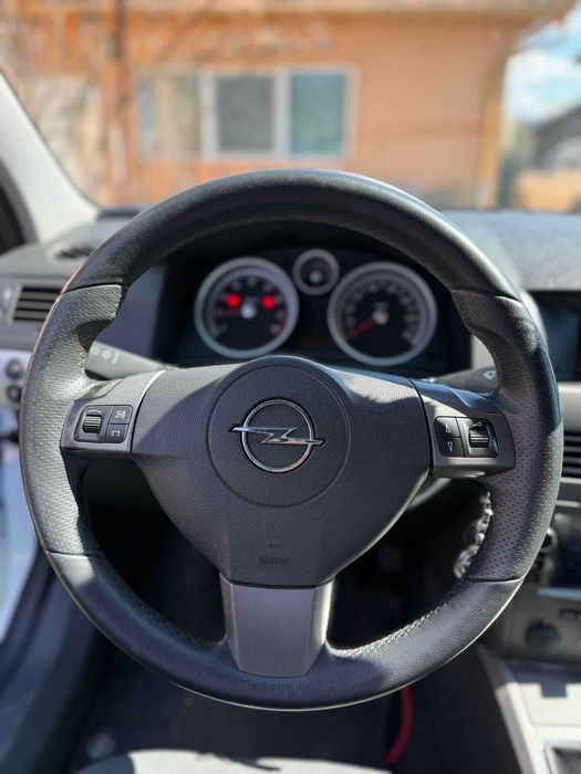 Opel Astra H GTC 1.6 benzina