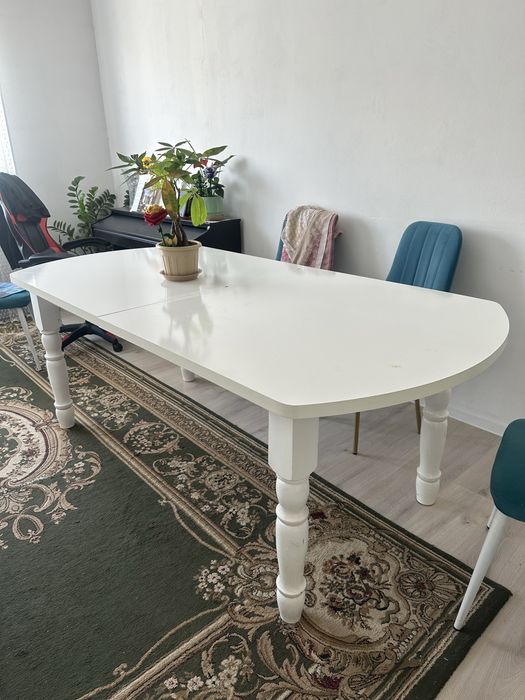 Стол в хорошем состоянии