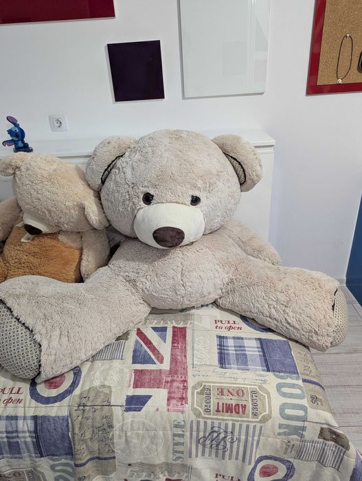 Голям плюшен мечок