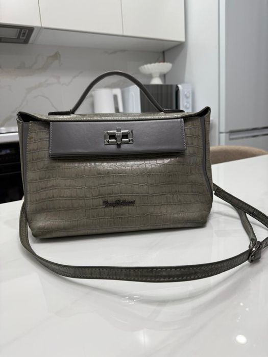 Продам женскую сумку Tony Bellucci