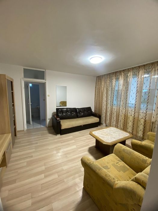 Închiriez apartament