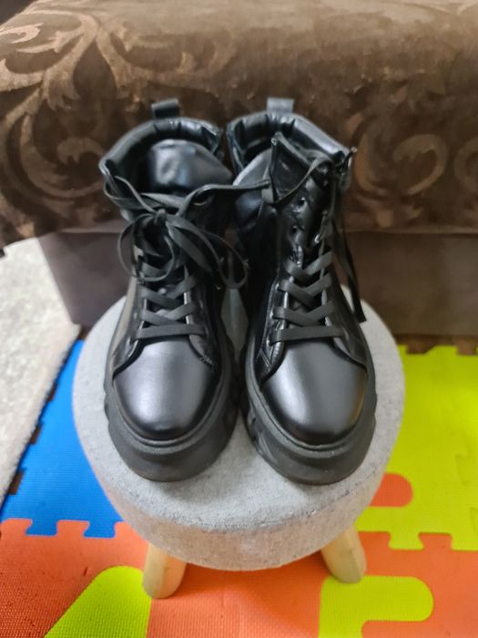 Vând ghete dama piele marca Caspian Sea