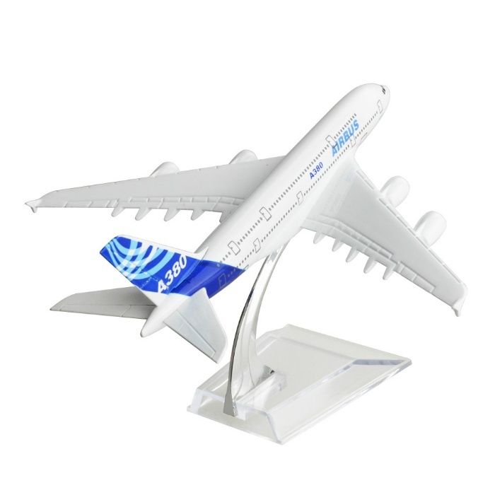 Модель самолета Airbus A380, масштаб 1/450