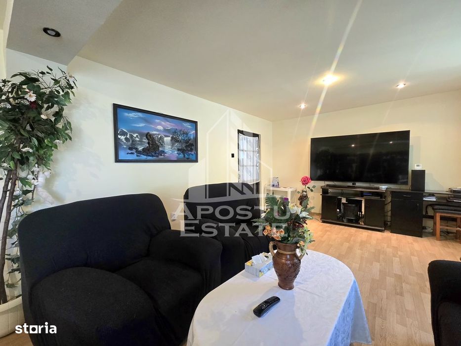 Casa individuala cu 4 camere si 2 garaje,  zona Lipovei