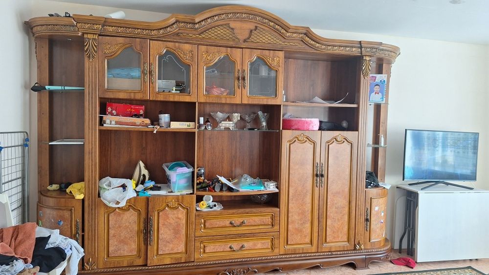 Продам сервант в хорошом состоянии