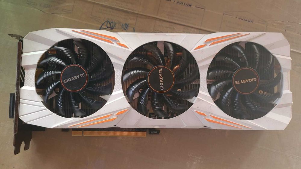 Placa video Gigabyte  Gtx 1080ti de 11 Gb ddr5x pe 352 bit.