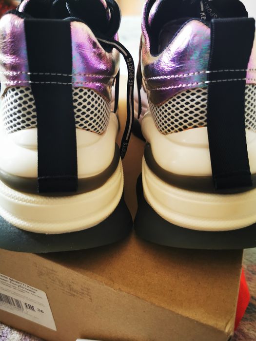 Продам кроссовки