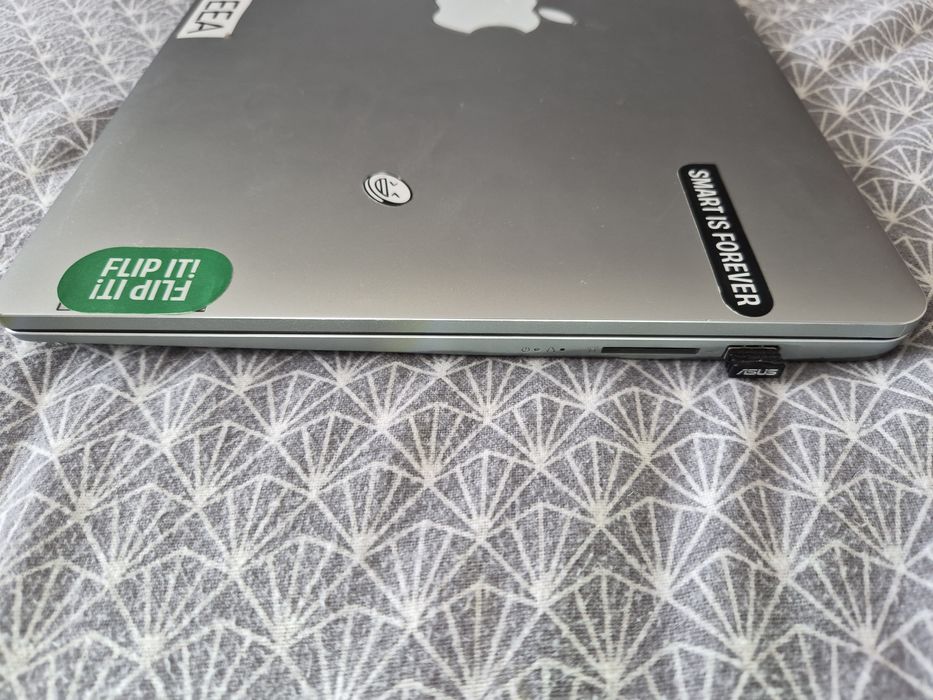 Laptop Ideal Pad 1 stocare 238GB placa grafica 2GB ram instalat 8 GB (viteza 5500MT/s) procesor AMD RYZEN 3 7320U with RADEON GRAPHICS 2,40 GHz