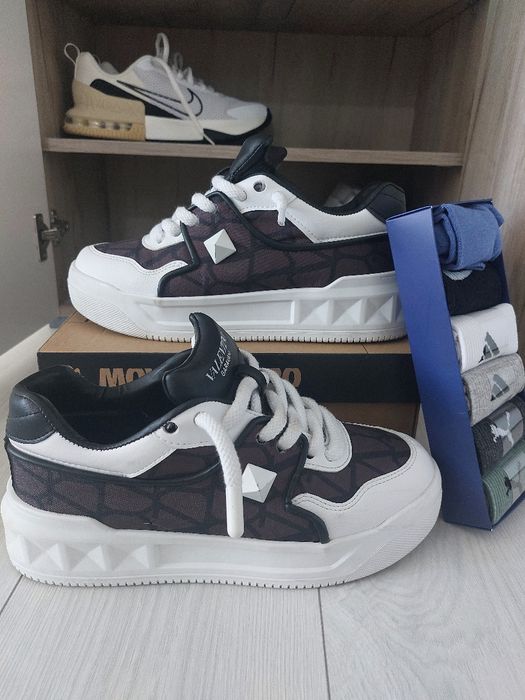 Valentino Garavani Nr 43 + BONUS 6 perechi șosete Nike , Puma Adidas