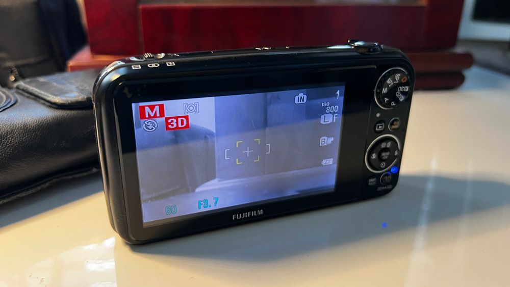 Fujifilm Finepix W3, aparat foto digital compact 3D cu dublu CCD,