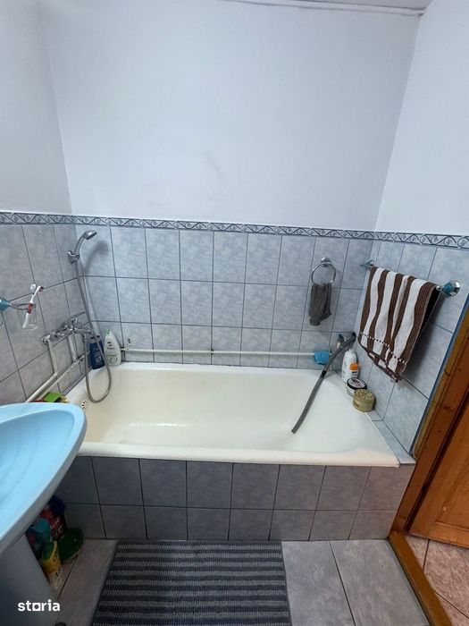 Vand apartament 2 camere Crihala, centrala gaz