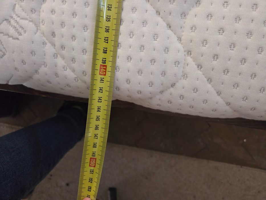 Спалня с матрак и подматрачна рамка