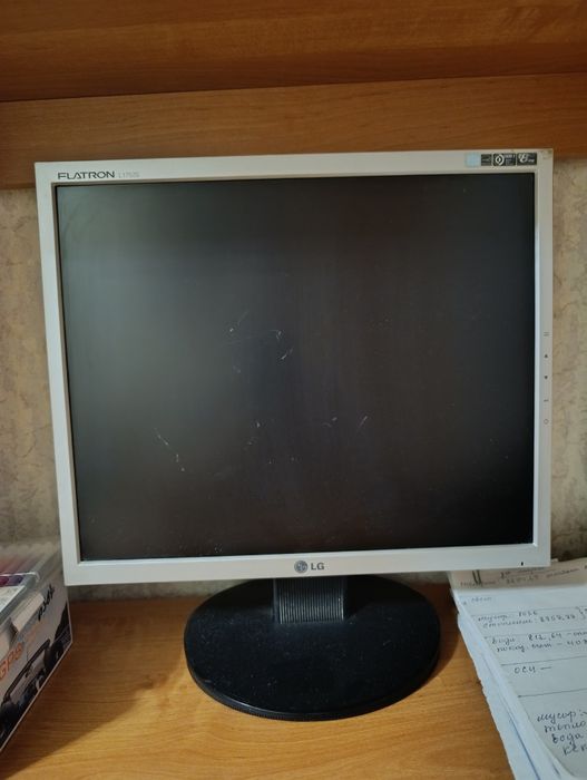 Монитор б/у флэтрон L1752S LG
