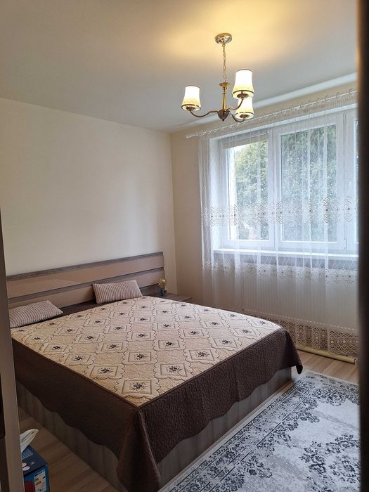 Ofer spre închiriere apartament cu două camere situat în Petroșani