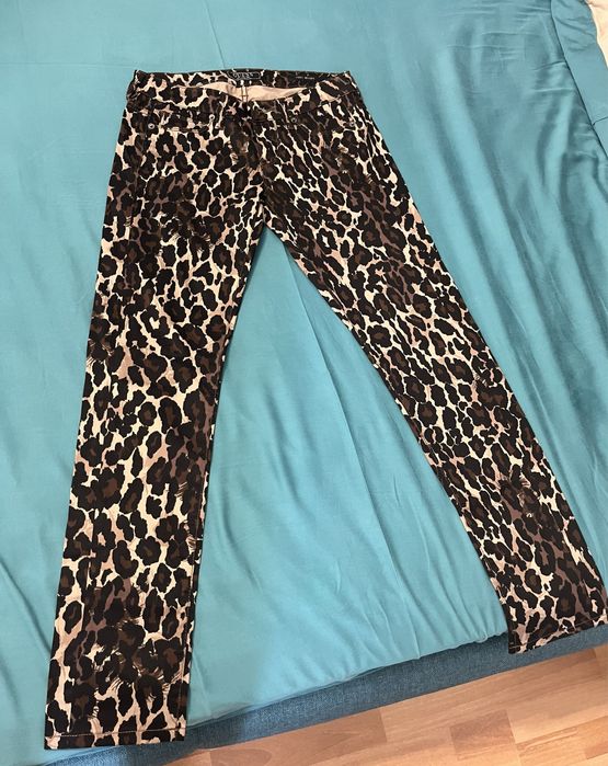 Pantaloni Guess noi leopard print