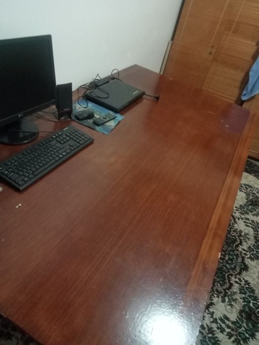 Гостиный стол сатылады