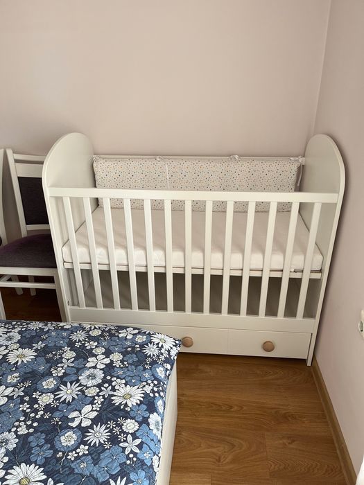 Бебешко креватче с чекмедже