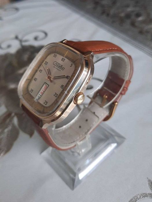 Позолоченные часы Слава (холодильник)