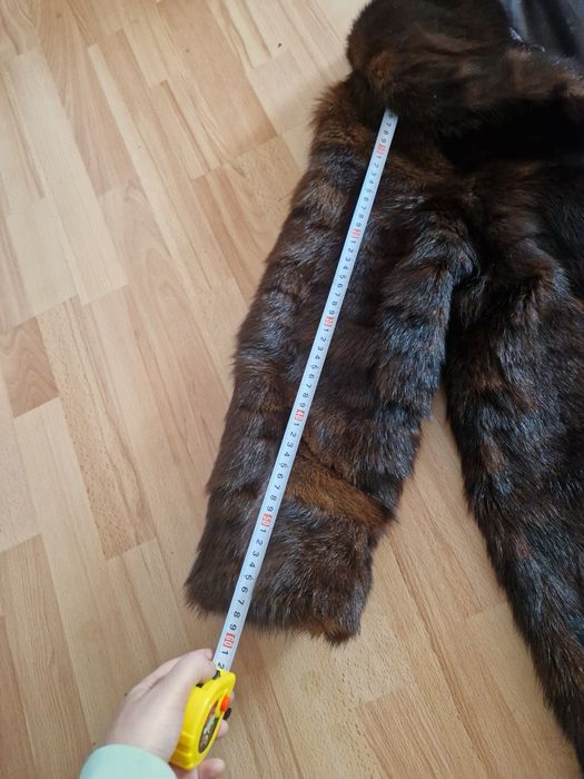 Vând haină din blană naturală de nurcă (vizon), mărimea M–L, elegantă