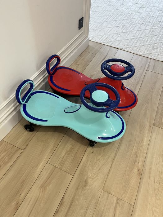 Машинка толокар в идеальном состоянии