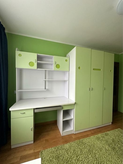 Set mobilă: Birou, dulap haine, pat și noptieră