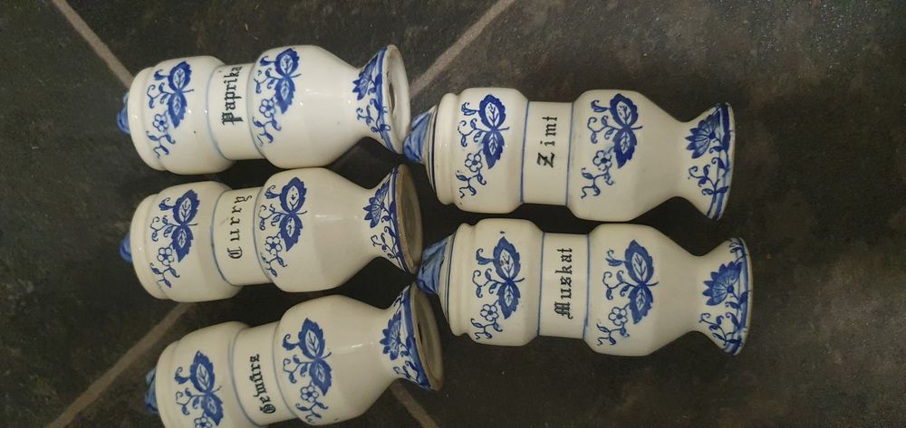 Порцеланови солници, буркани- син лук