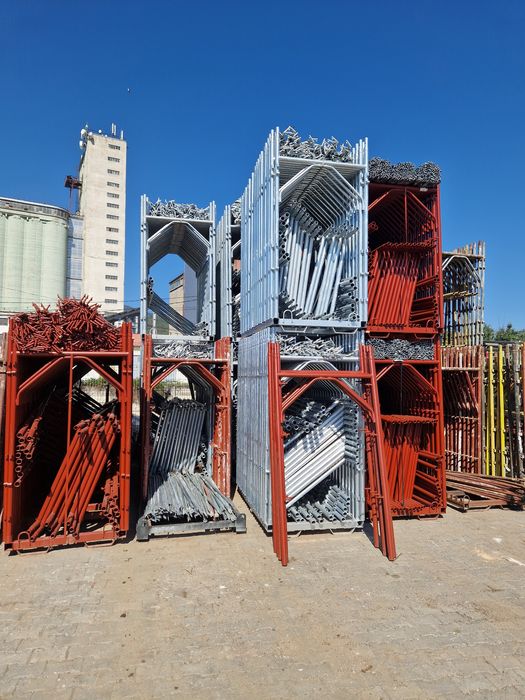 Inchiriere schelă și popi