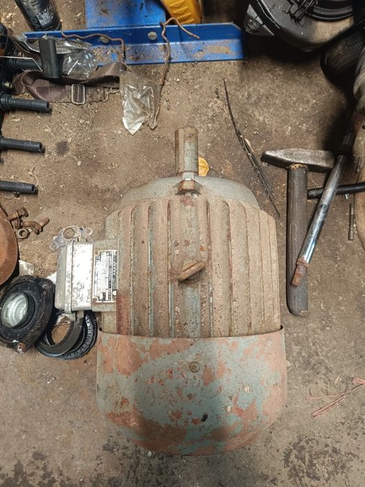 Продавам трифазен двигател