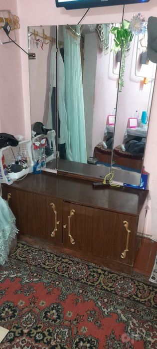 Срочно Трюмо сотилади