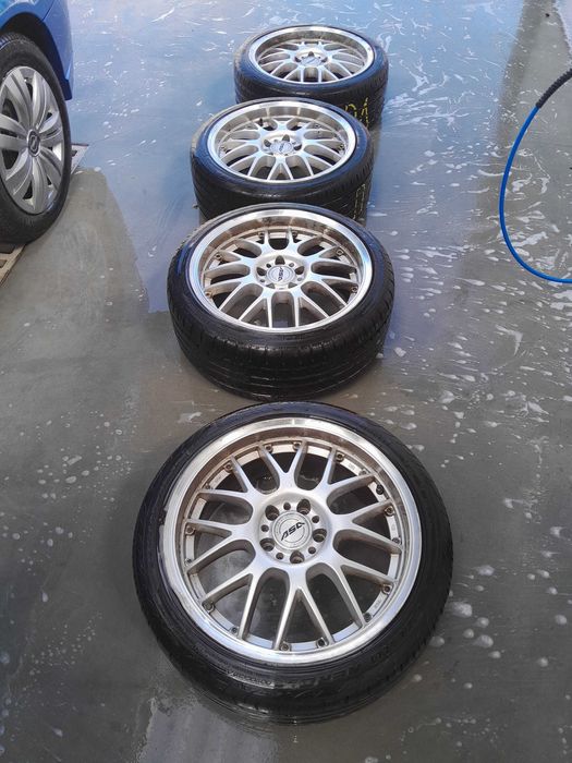 Продавам 4 броя лети джанти , заедно 4 броя гуми