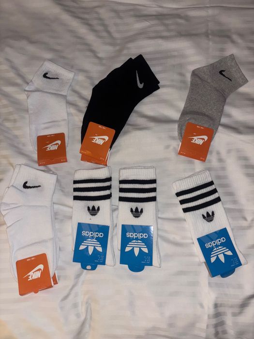 Vând tricouri! Mai multe modele, mărimile sunt limitate. Vând șosete!