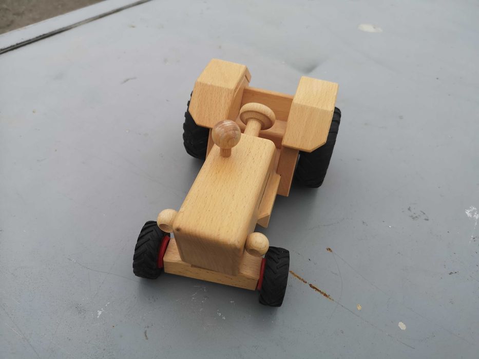 jucarie din lemn de fag, tractor